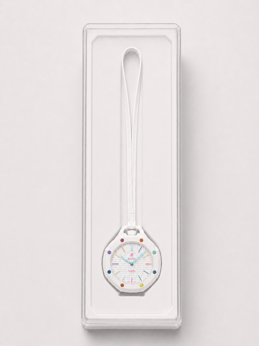 HUIT BLANC — Royal Pop display case
